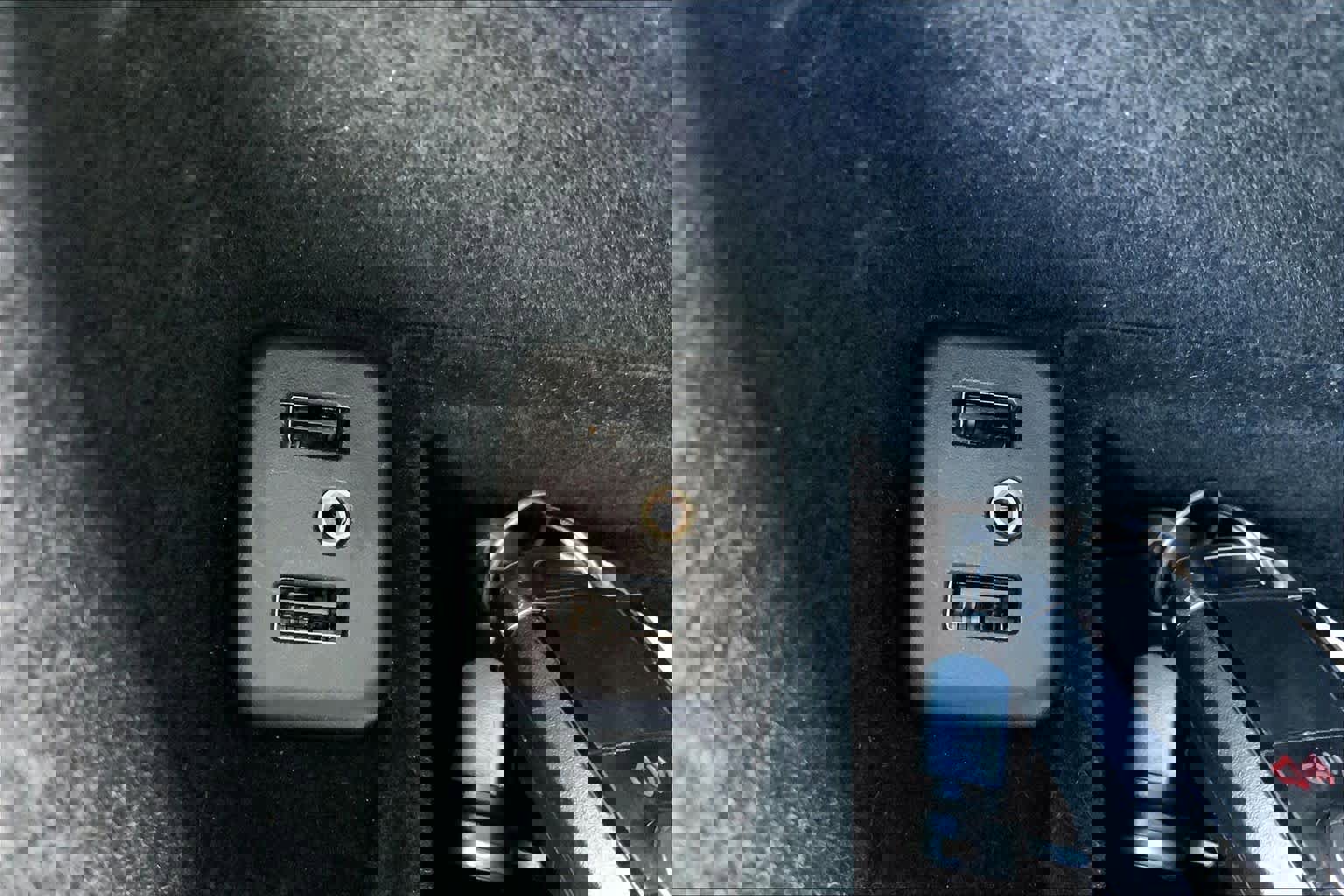 Used 2019 Cadillac Escalade ESV Premium Luxury image 31