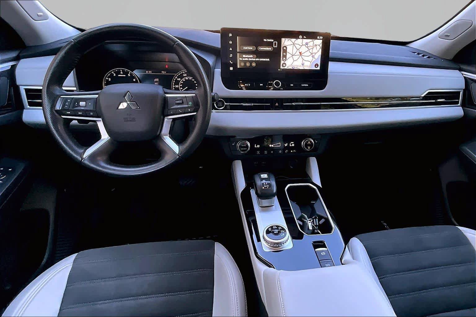 Used 2025 Mitsubishi Outlander SE FWD image 16