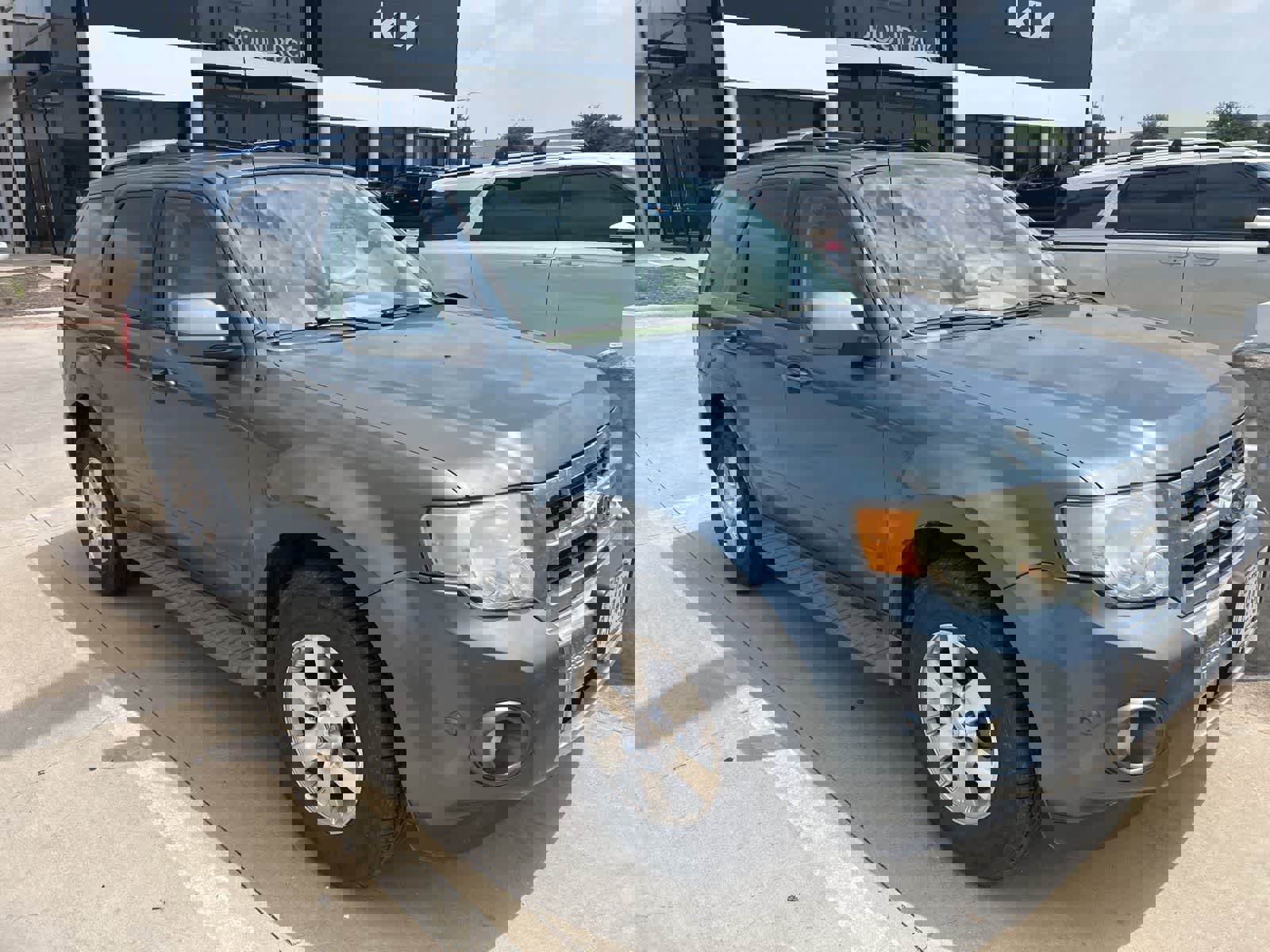 Used 2011 Ford Escape Limited w/ 302A Rapid Spec Order Code FWD image 3