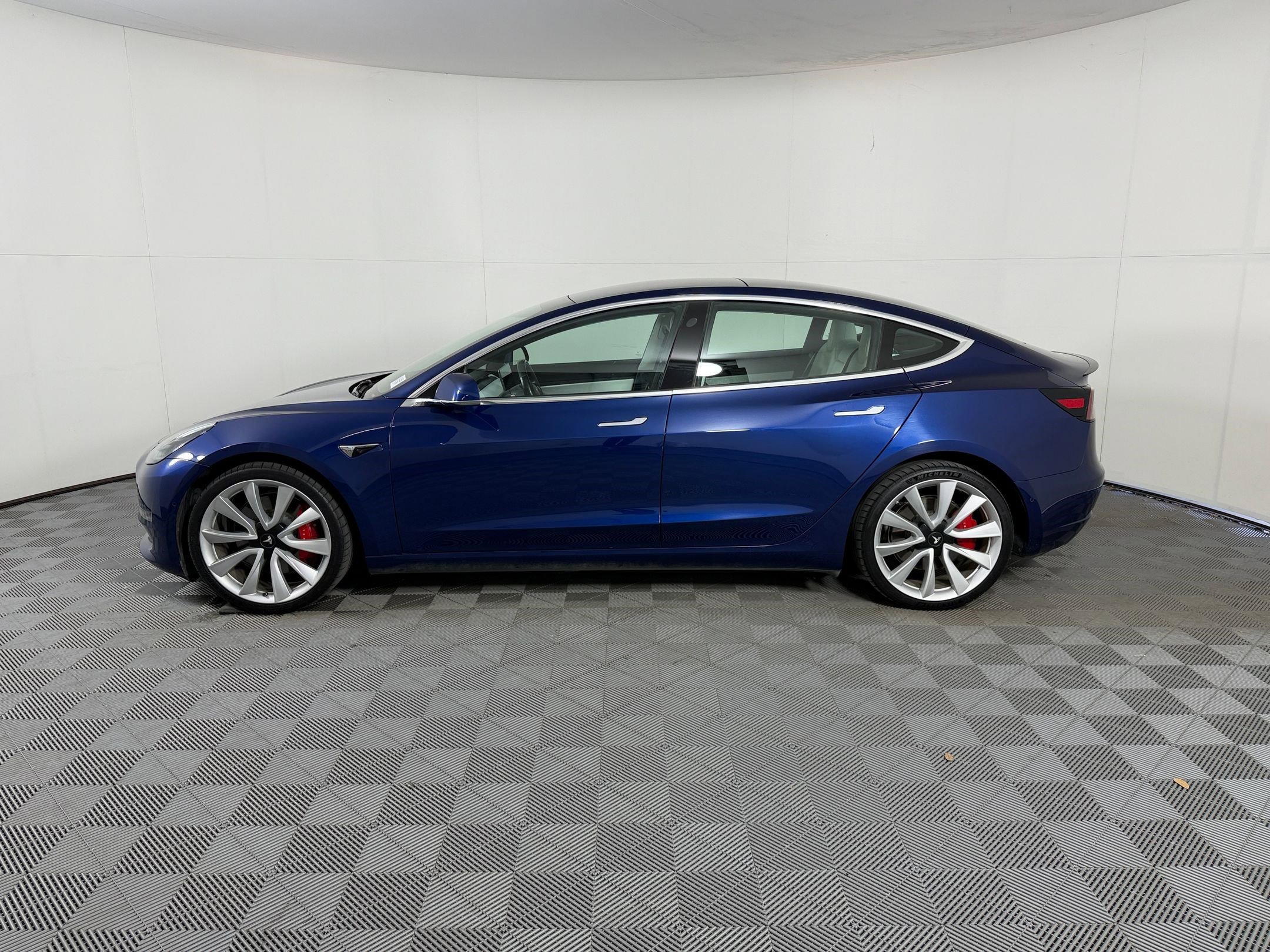 Used 2019 Tesla Model 3 Long Range AWD/4WD image 2
