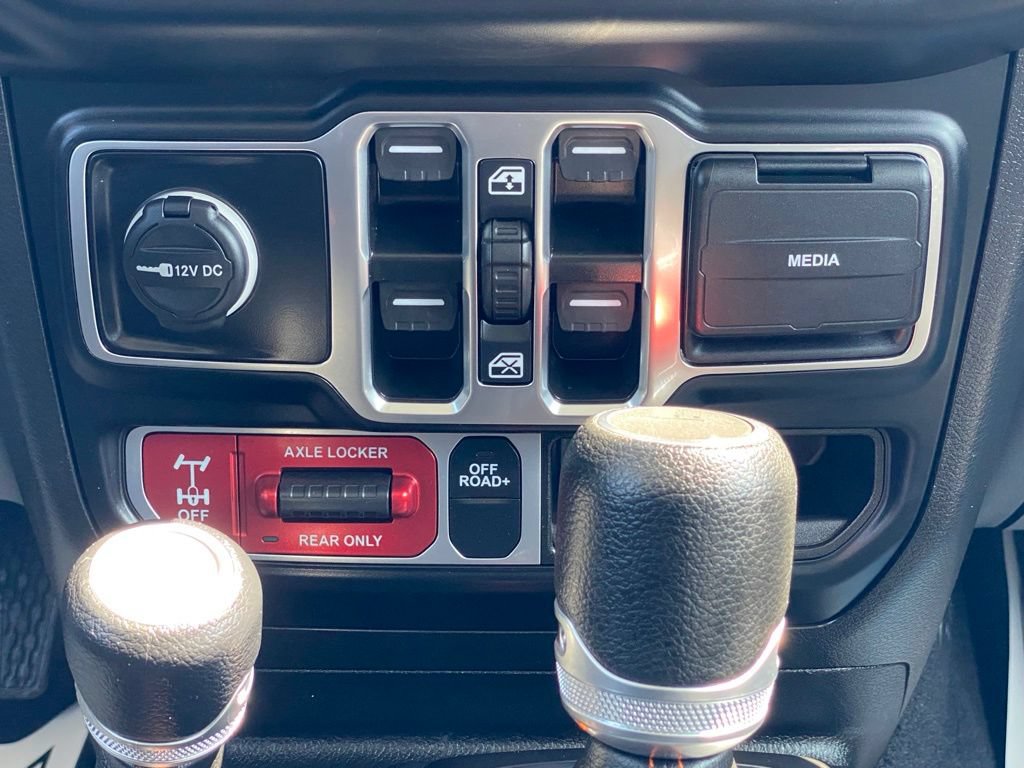 Used 2023 Jeep Gladiator Mojave w/ Cold Weather Group AWD/4WD image 24