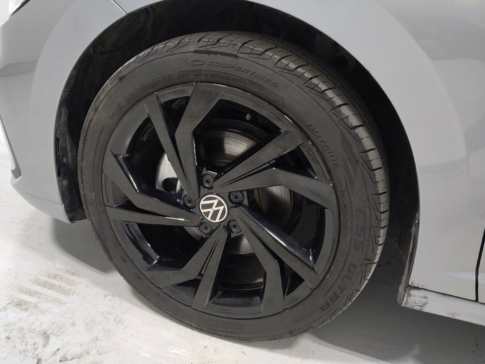 Used 2025 Volkswagen Jetta SE w/ Sunroof Package image 31