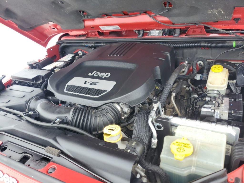 Used 2014 Jeep Wrangler Unlimited Sahara w/ Connectivity Group image 30