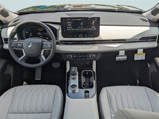 New 2025 Mitsubishi Outlander AWD image 14