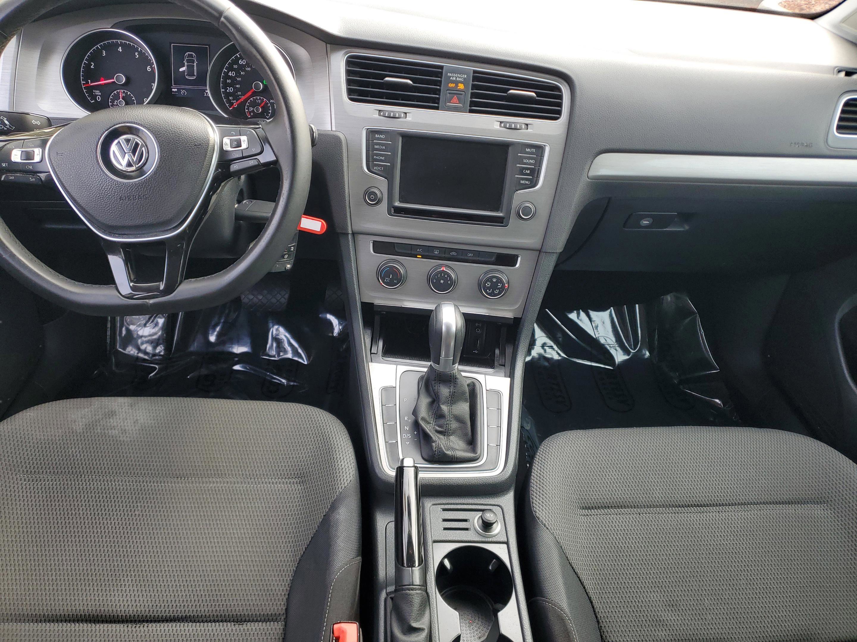 Used 2016 Volkswagen Golf S image 11