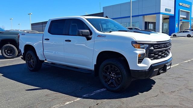 Certified 2025 Chevrolet Silverado 1500 Custom Trail Boss w/ Turbomax Blackout Package AWD/4WD image 2