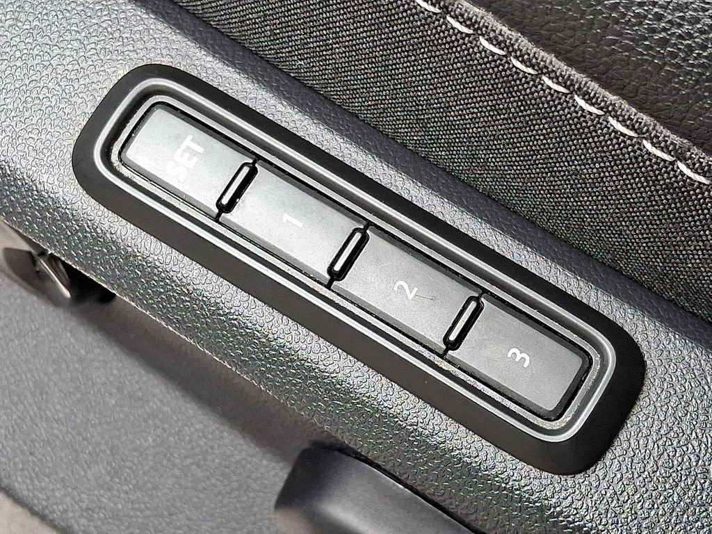 Used 2023 Volkswagen Atlas SEL R-Line AWD/4WD image 28
