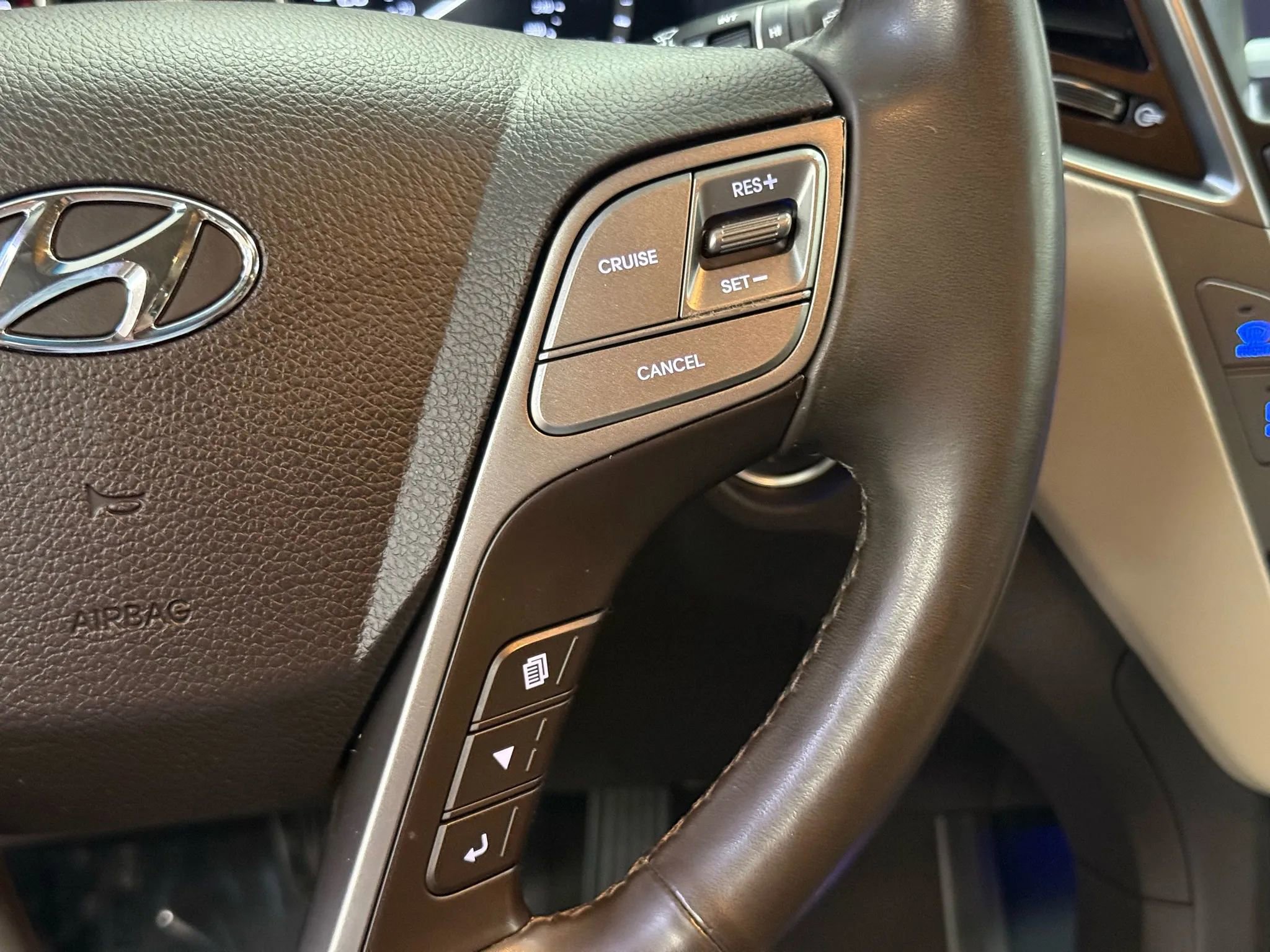 Used 2018 Hyundai Santa Fe Sport w/ Cargo Package FWD image 27