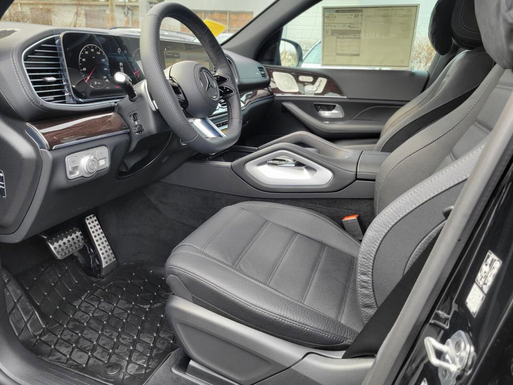 New 2026 Mercedes-Benz GLS 580 4MATIC image 19