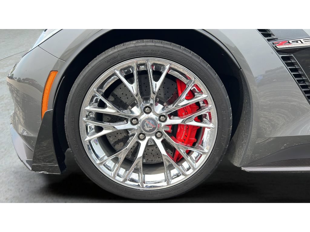Used 2015 Chevrolet Corvette Z06 w/ 3LZ Preferred Equipment Group RWD image 32