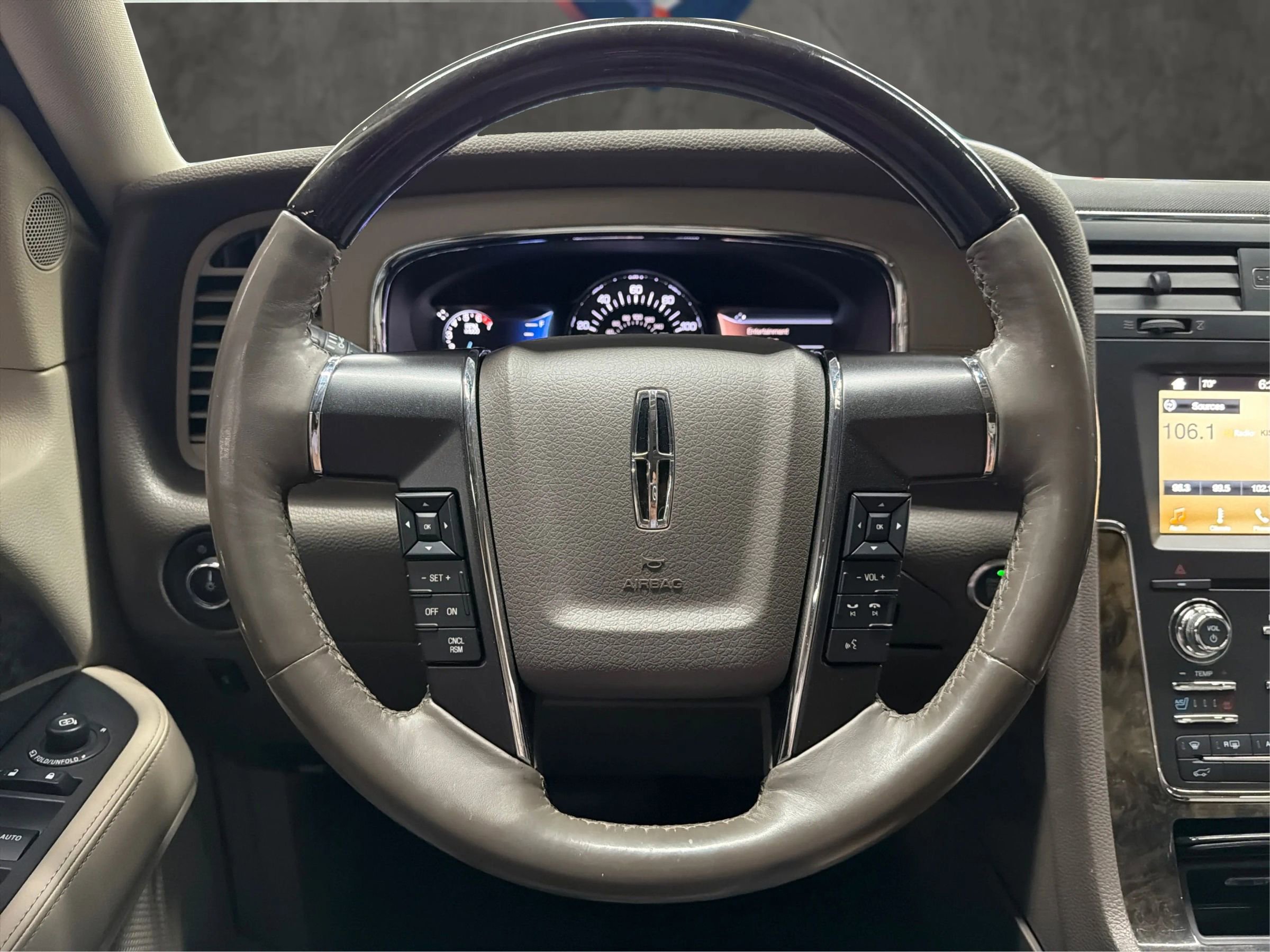 Used 2016 Lincoln Navigator L Select RWD image 41