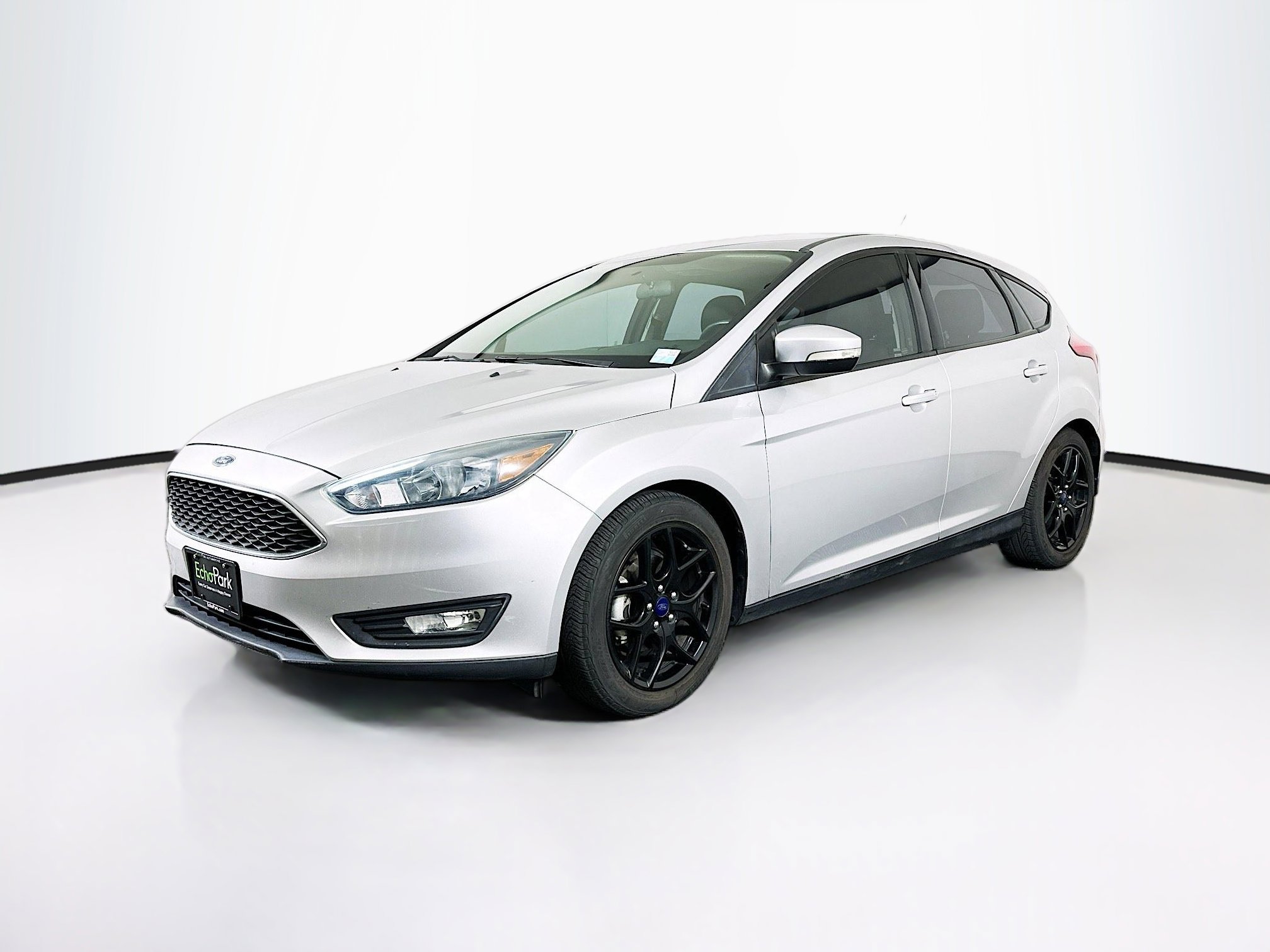 Used 2016 Ford Focus SE w/ Equipment Group 201A FWD image 3