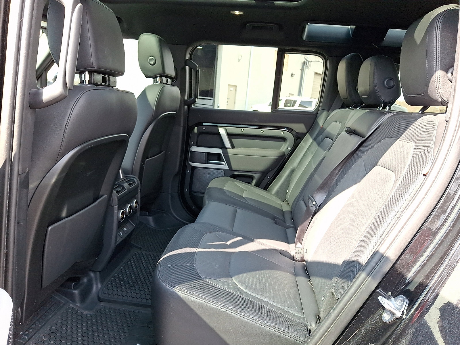 Used 2023 Land Rover Defender 110 X-Dynamic SE image 5