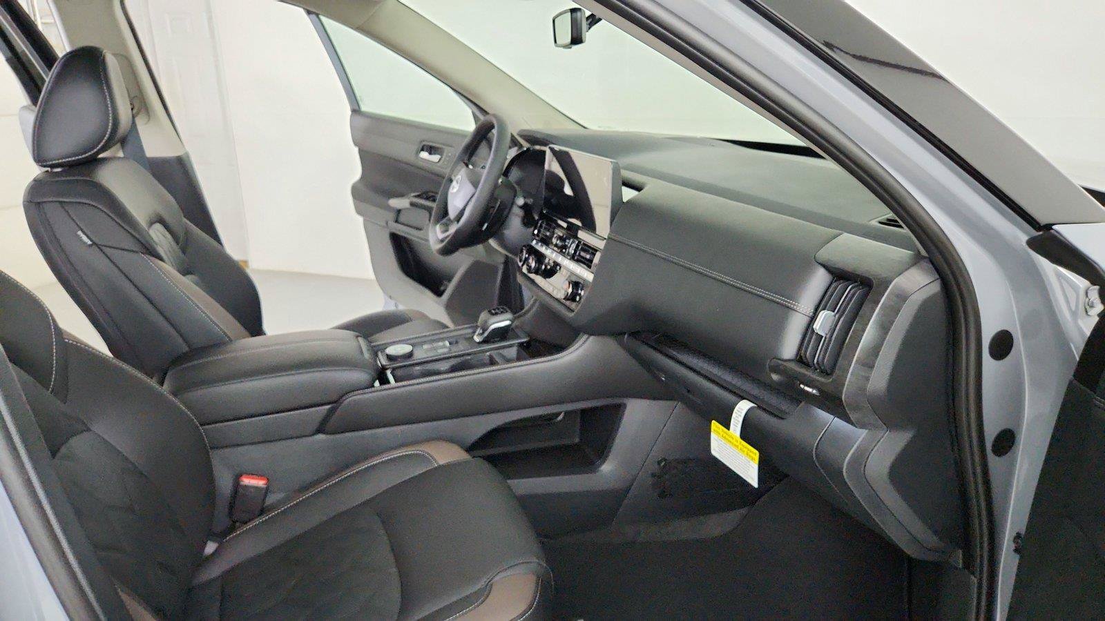 New 2026 Nissan Pathfinder Platinum AWD/4WD image 29