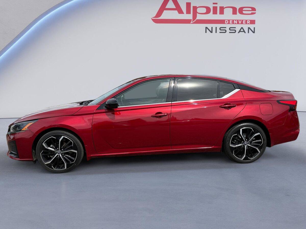 Used 2023 Nissan Altima 2.5 SR FWD image 2