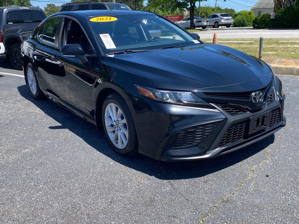 Used 2021 Toyota Camry SE AWD/4WD image 1