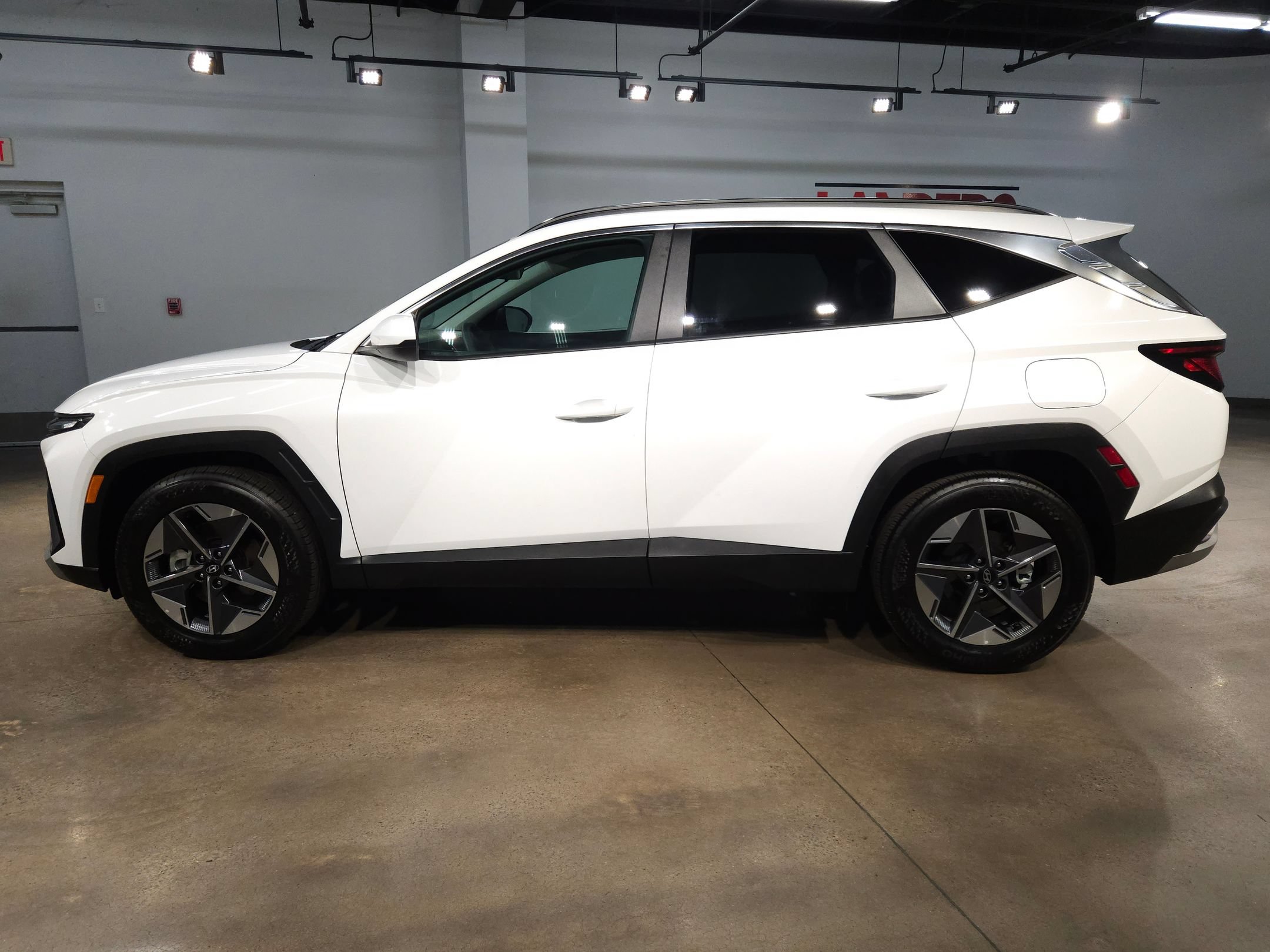 Used 2025 Hyundai Tucson SEL FWD image 4