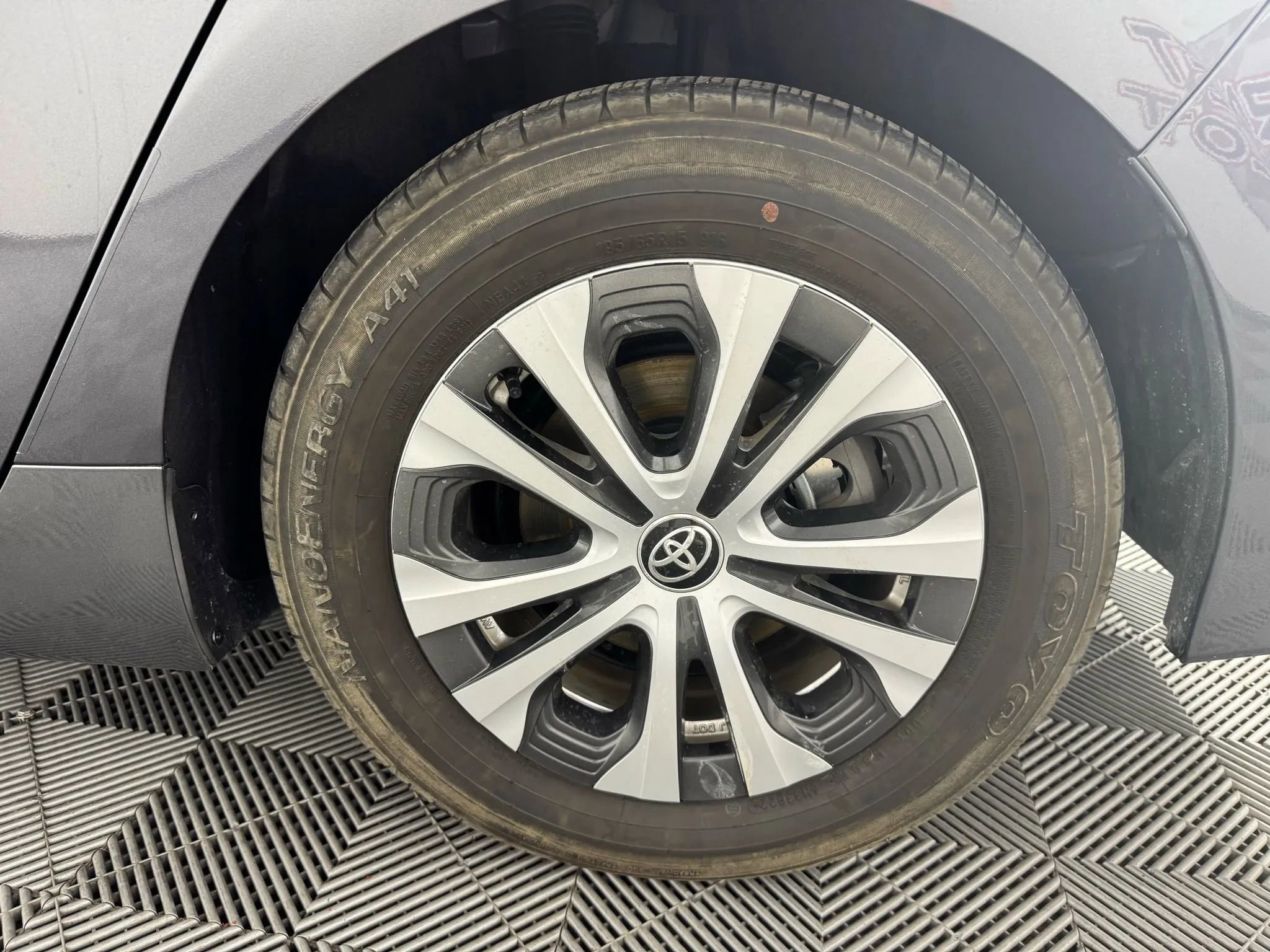 Used 2022 Toyota Prius Prime LE FWD image 42
