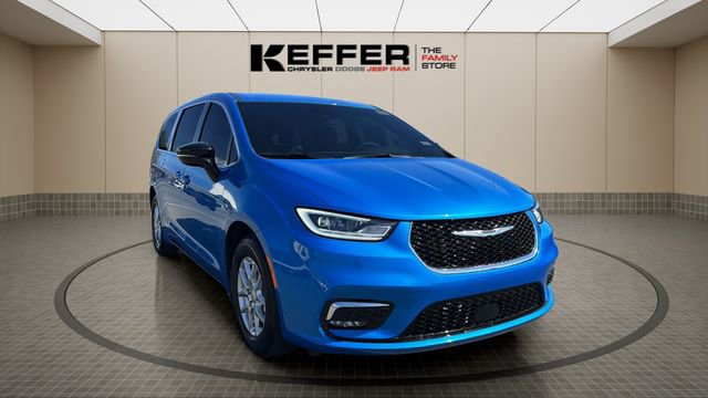 New 2026 Chrysler Pacifica Select image 7