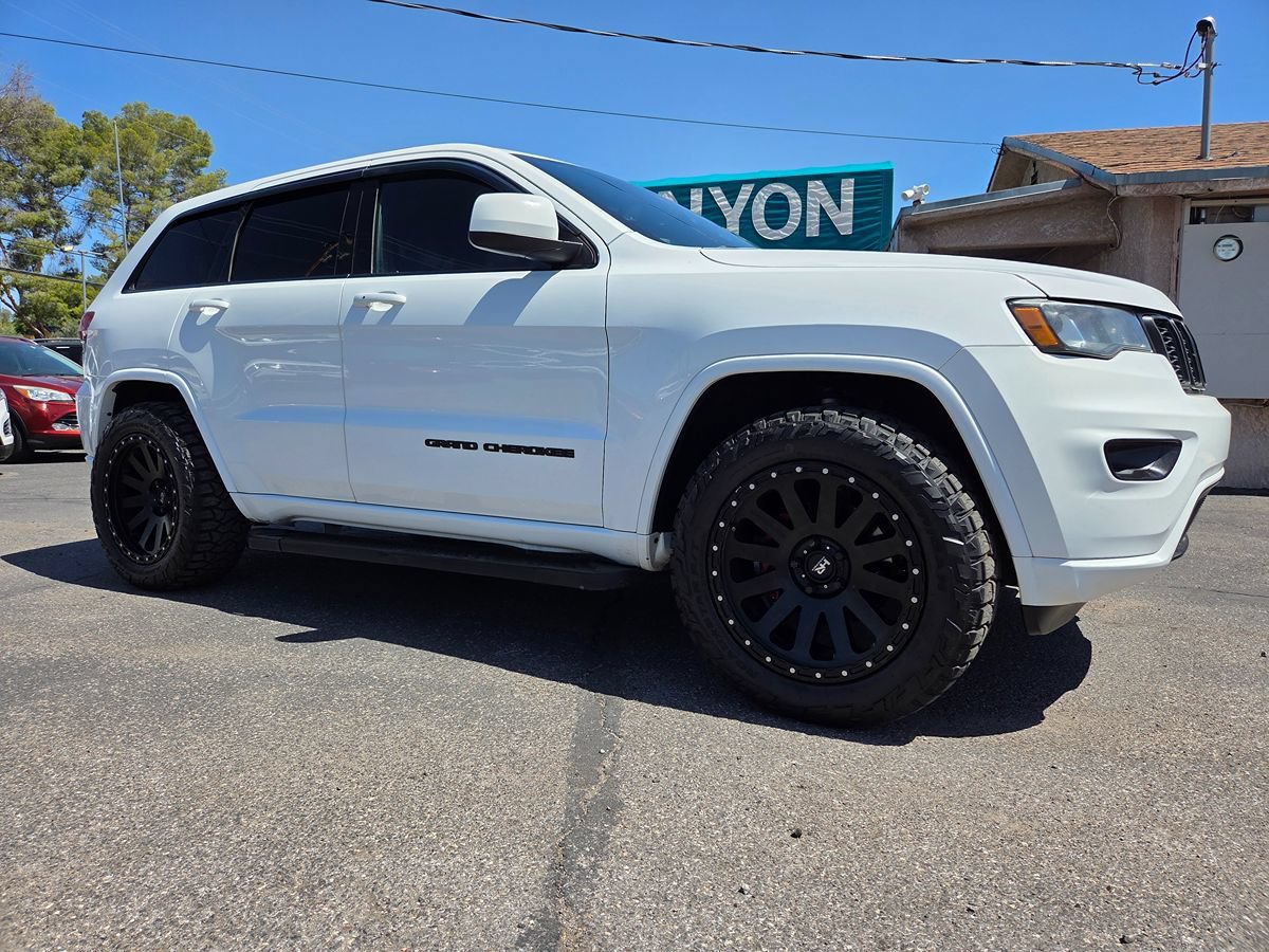 Used 2018 Jeep Grand Cherokee Altitude RWD image 4