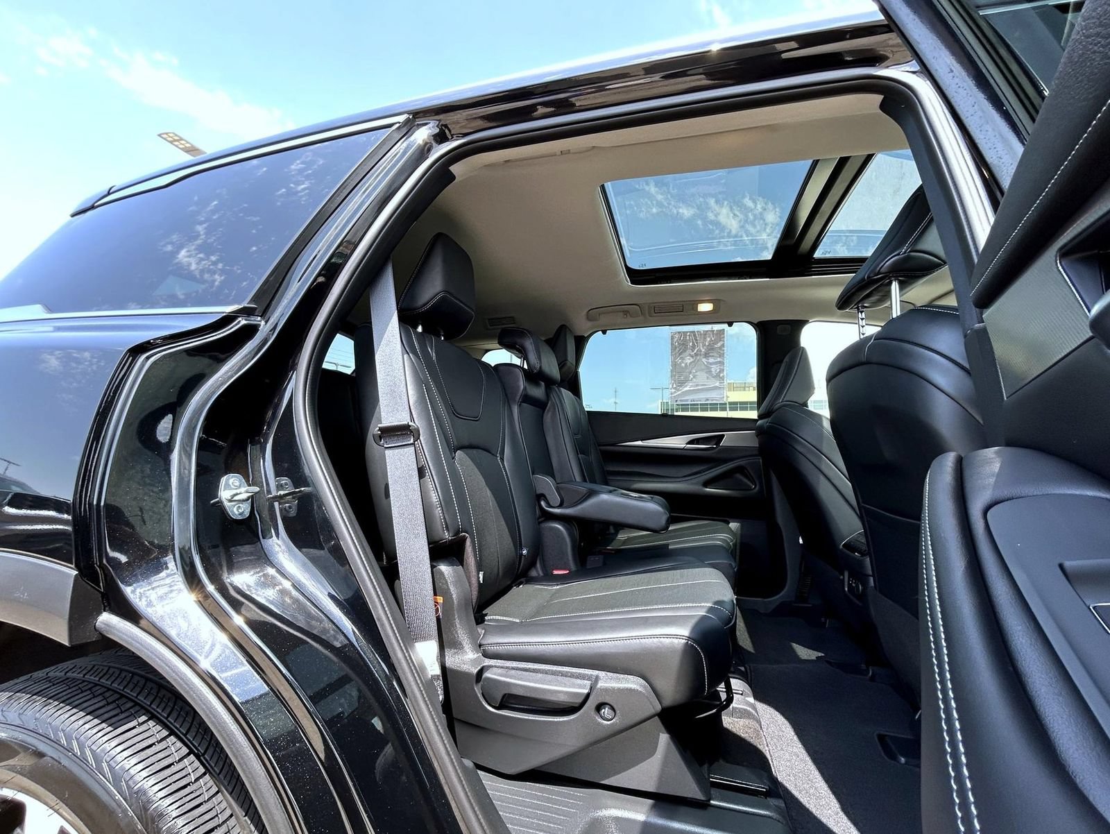 Certified 2023 INFINITI QX60 Luxe w/ Cargo Package AWD/4WD image 18