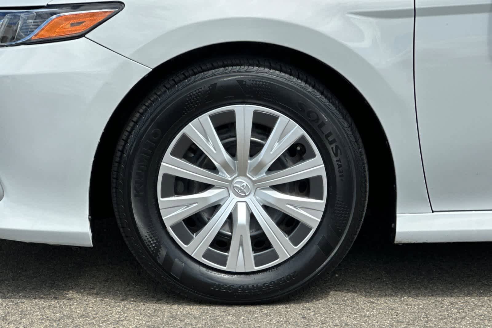 Used 2022 Toyota Camry LE FWD image 29