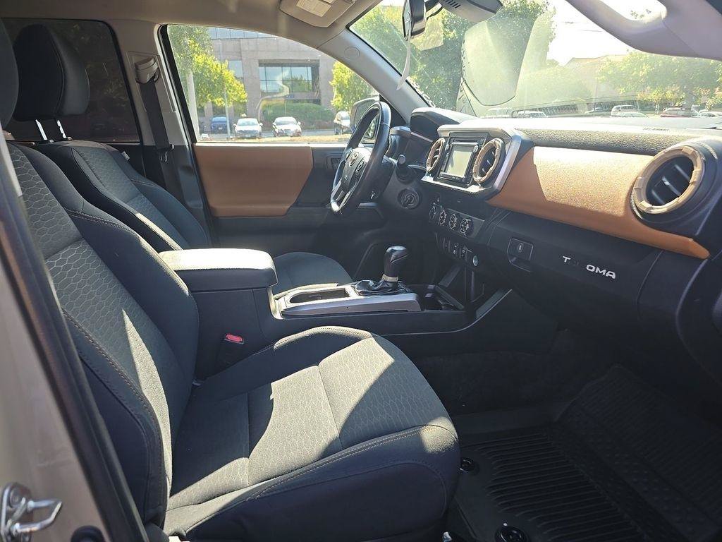 Used 2019 Toyota Tacoma SR5 AWD/4WD image 16