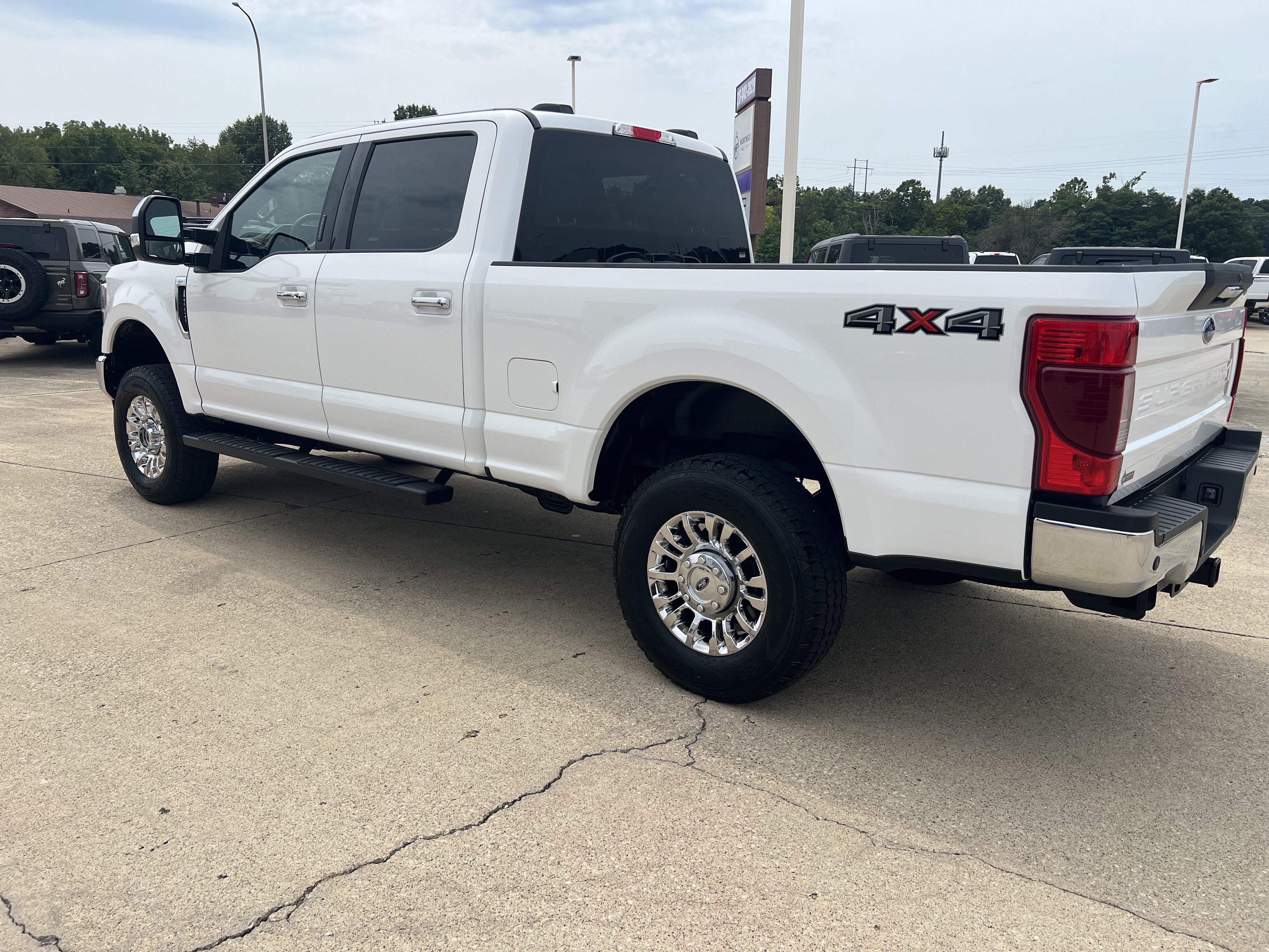 Used 2021 Ford F250 XLT w/ XLT Premium Package AWD/4WD image 12