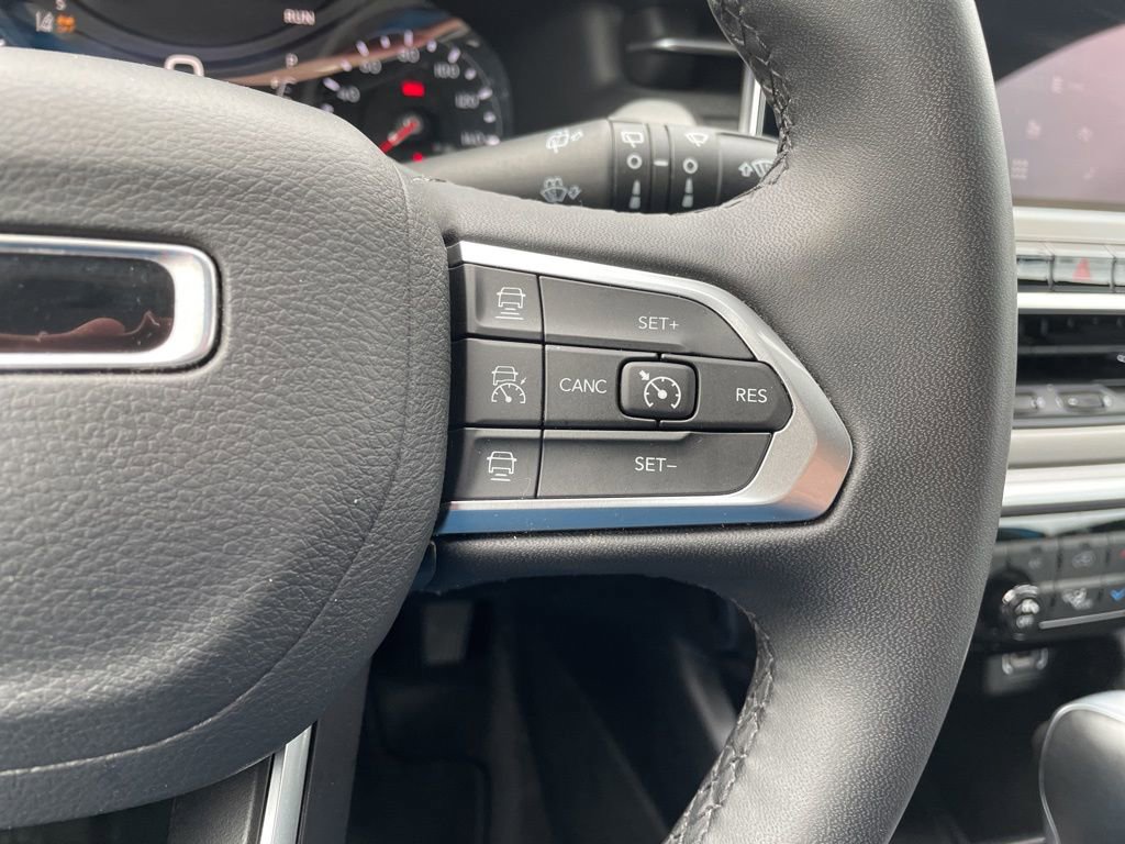 Used 2025 Jeep Compass Limited AWD/4WD image 25