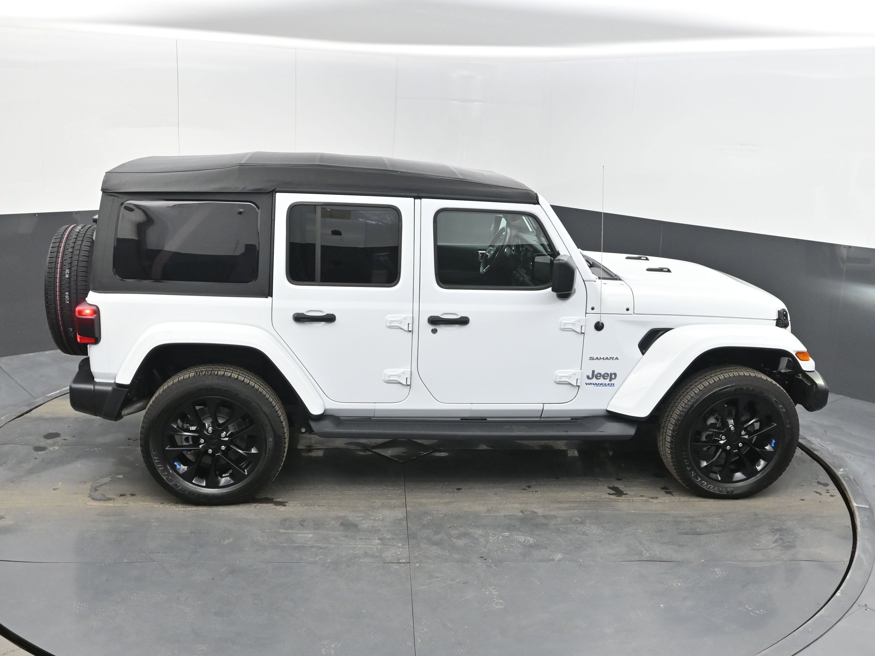 Used 2022 Jeep Wrangler Unlimited Sahara image 35