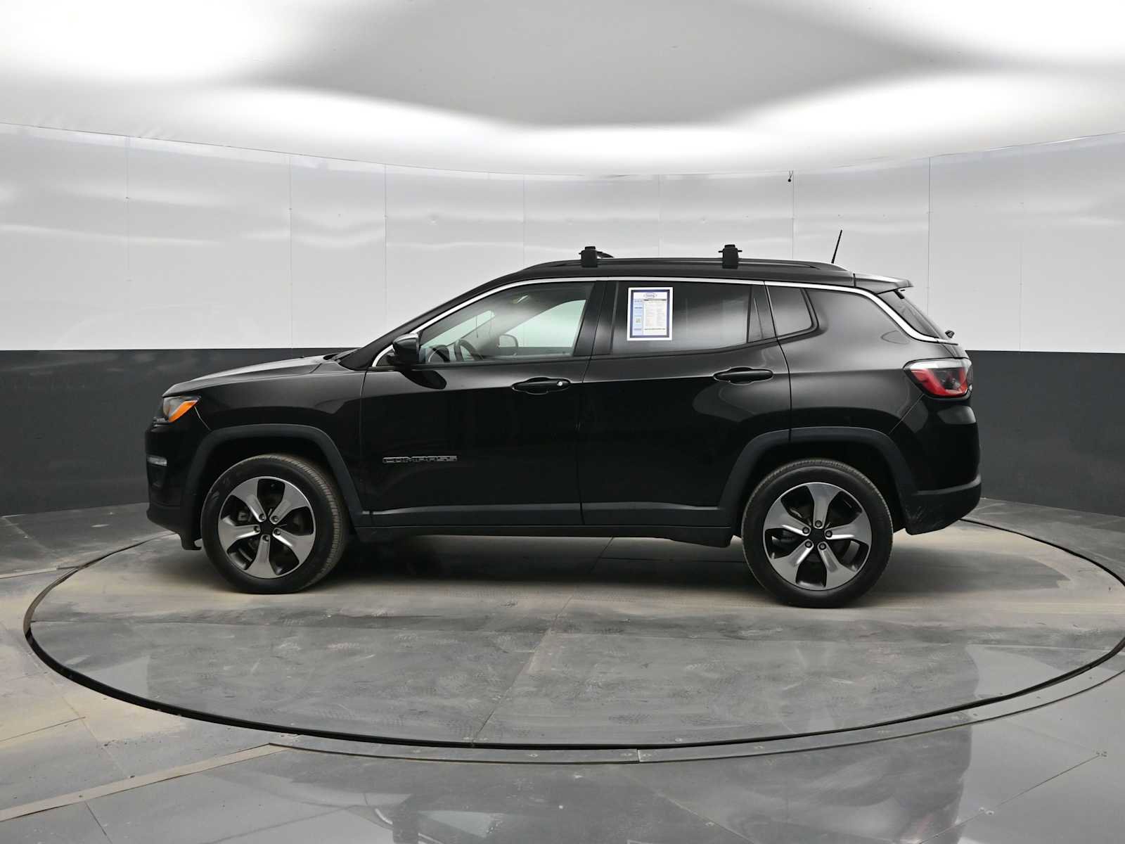 Used 2017 Jeep Compass Latitude w/ Popular Equipment Group image 5