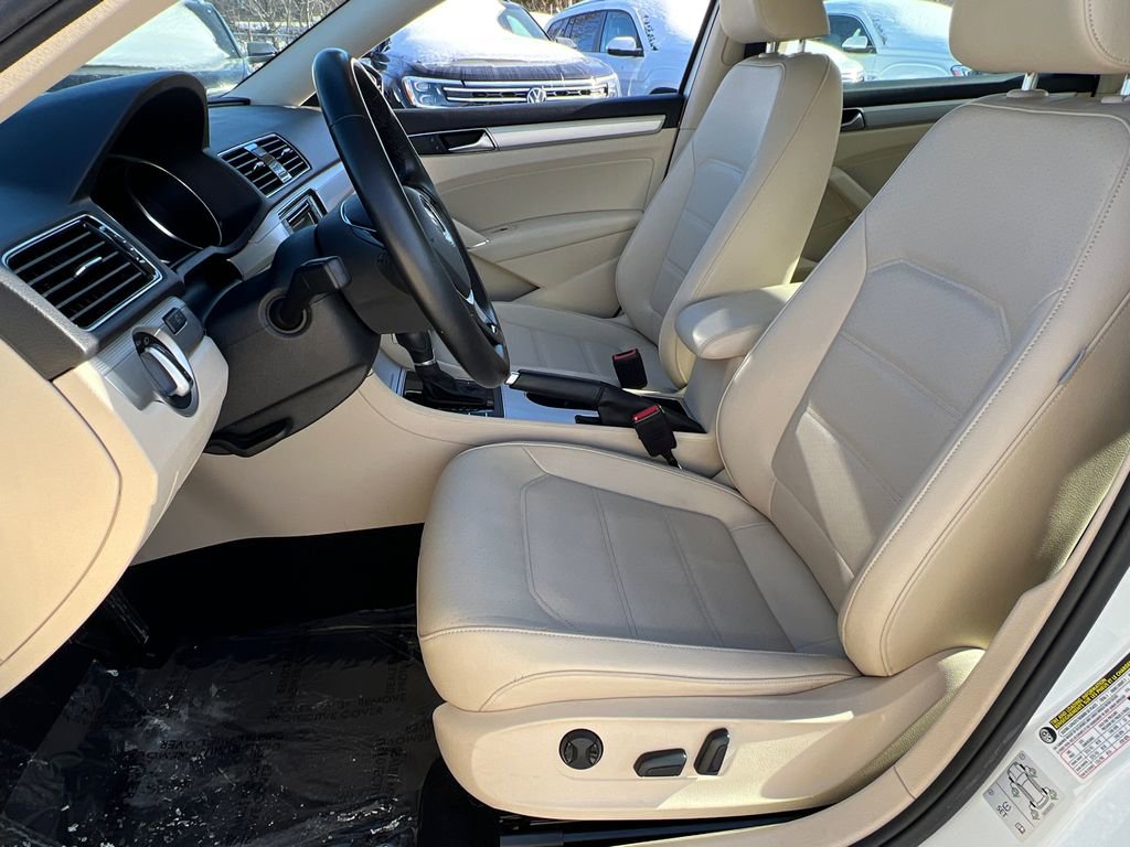 Used 2019 Volkswagen Passat 2.0T Wolfsburg image 18
