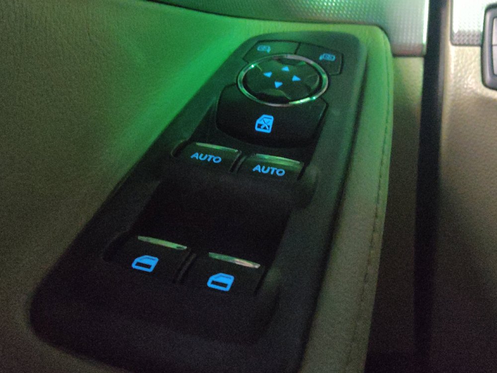Used 2015 Ford Explorer XLT FWD image 27