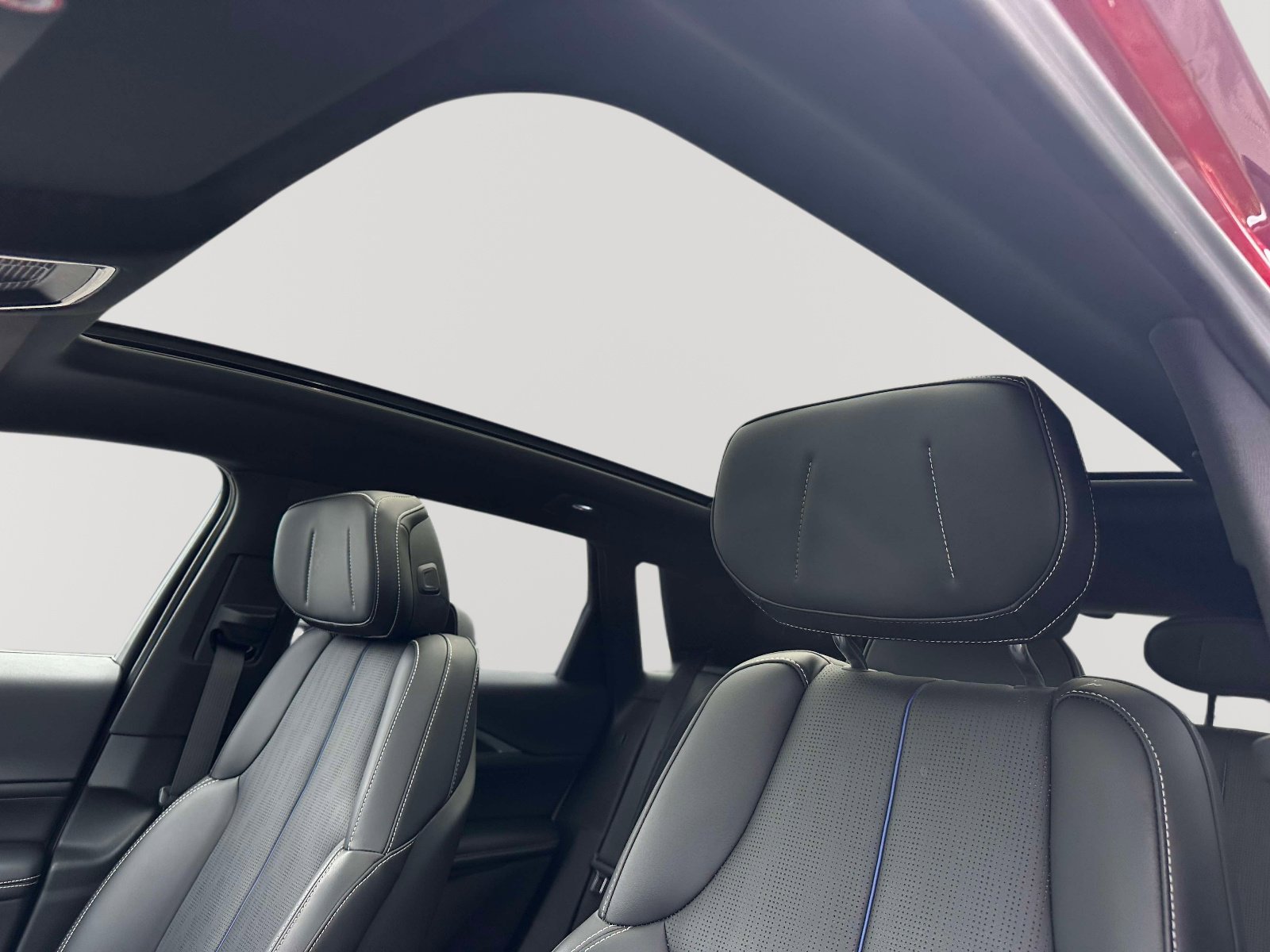 Certified 2024 Cadillac Lyriq Luxury RWD image 8