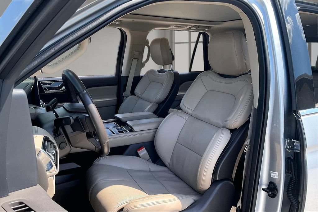 Used 2023 Lincoln Navigator 2WD image 19
