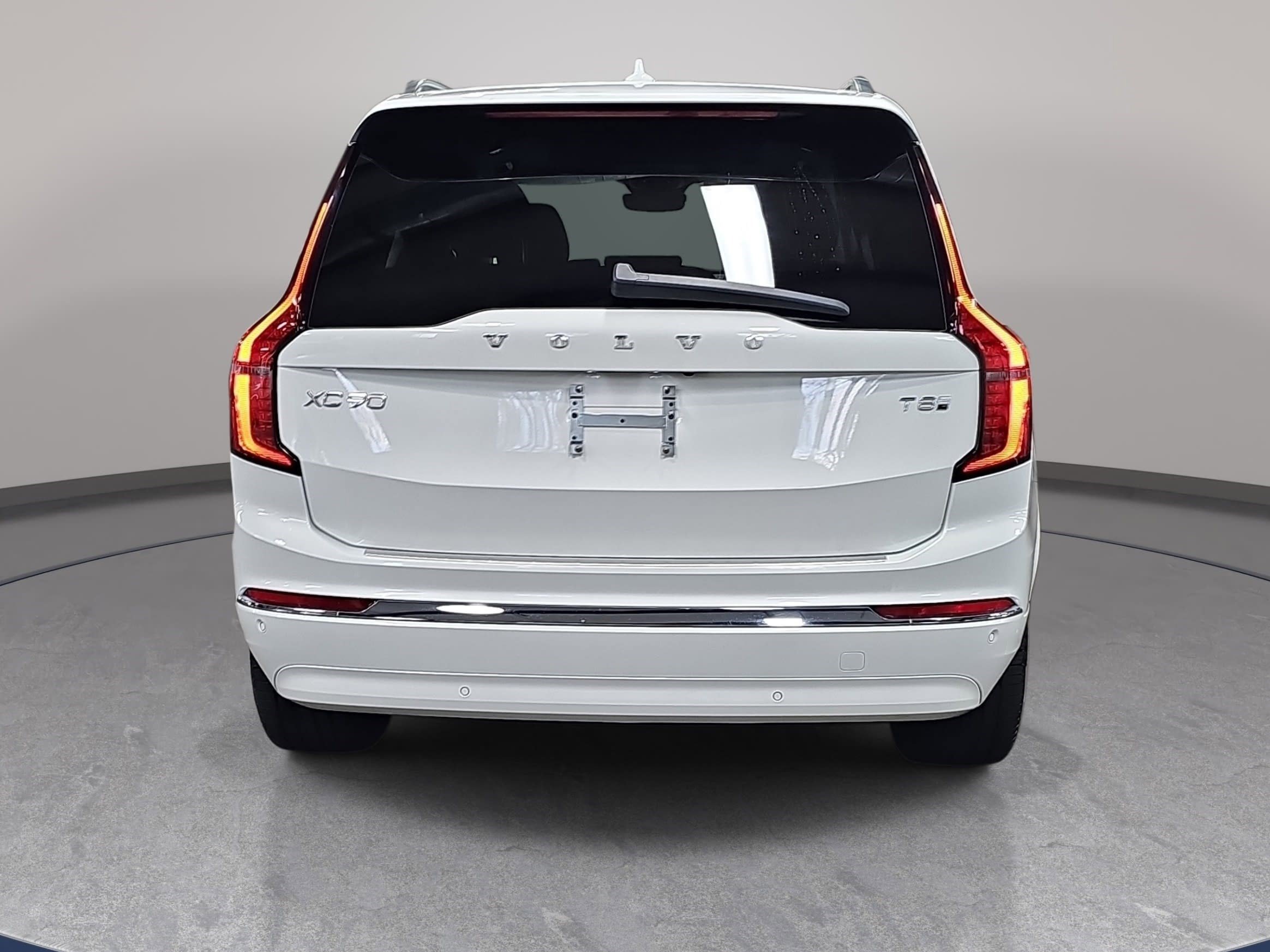 Used 2025 Volvo XC90 T8 Ultra w/ Protection Package Premier image 6