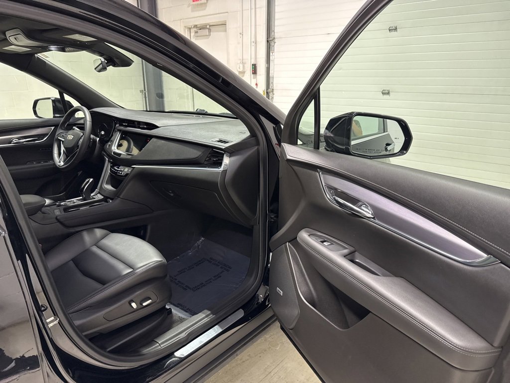 Used 2023 Cadillac XT6 Luxury image 35