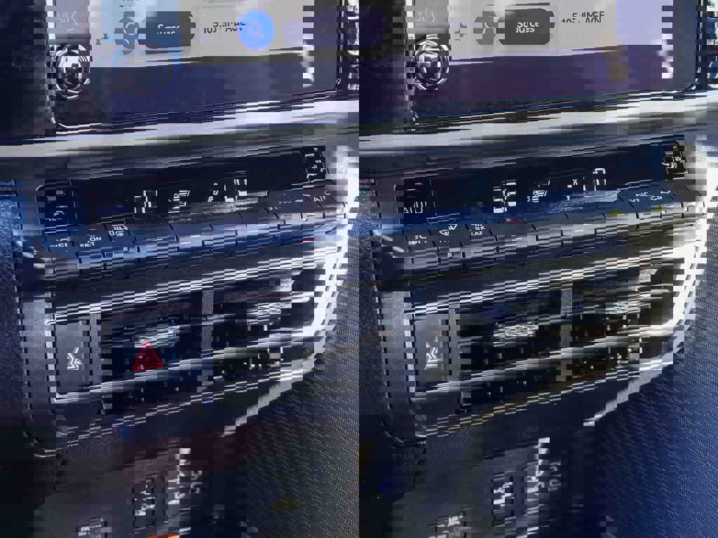 Used 2025 Toyota Camry SE image 21