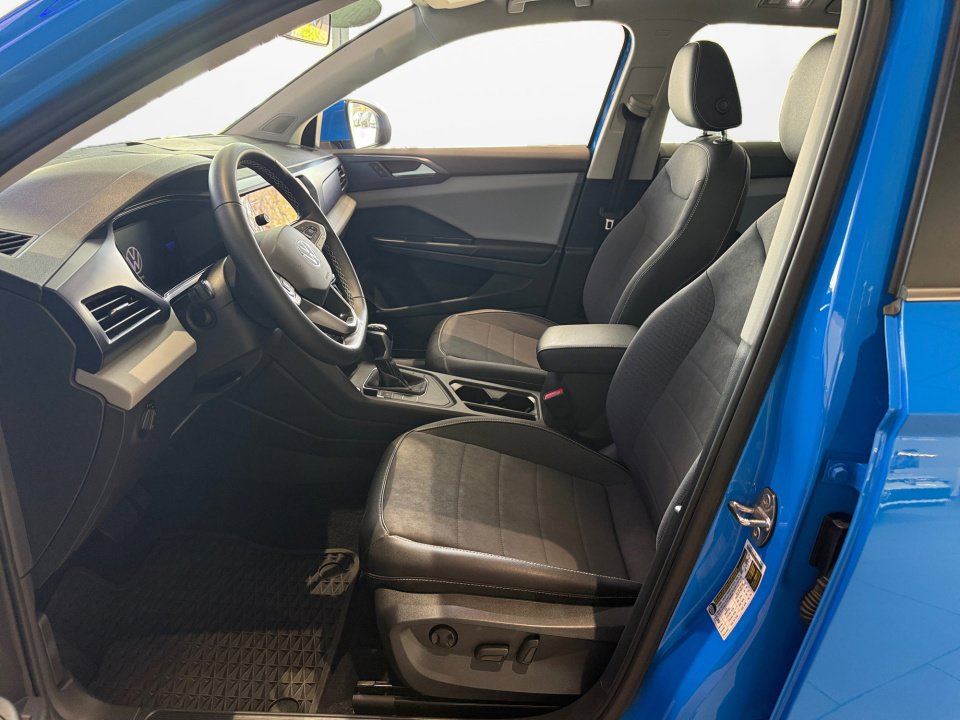 Certified 2022 Volkswagen Taos SE w/ Panoramic Sunroof Package image 11