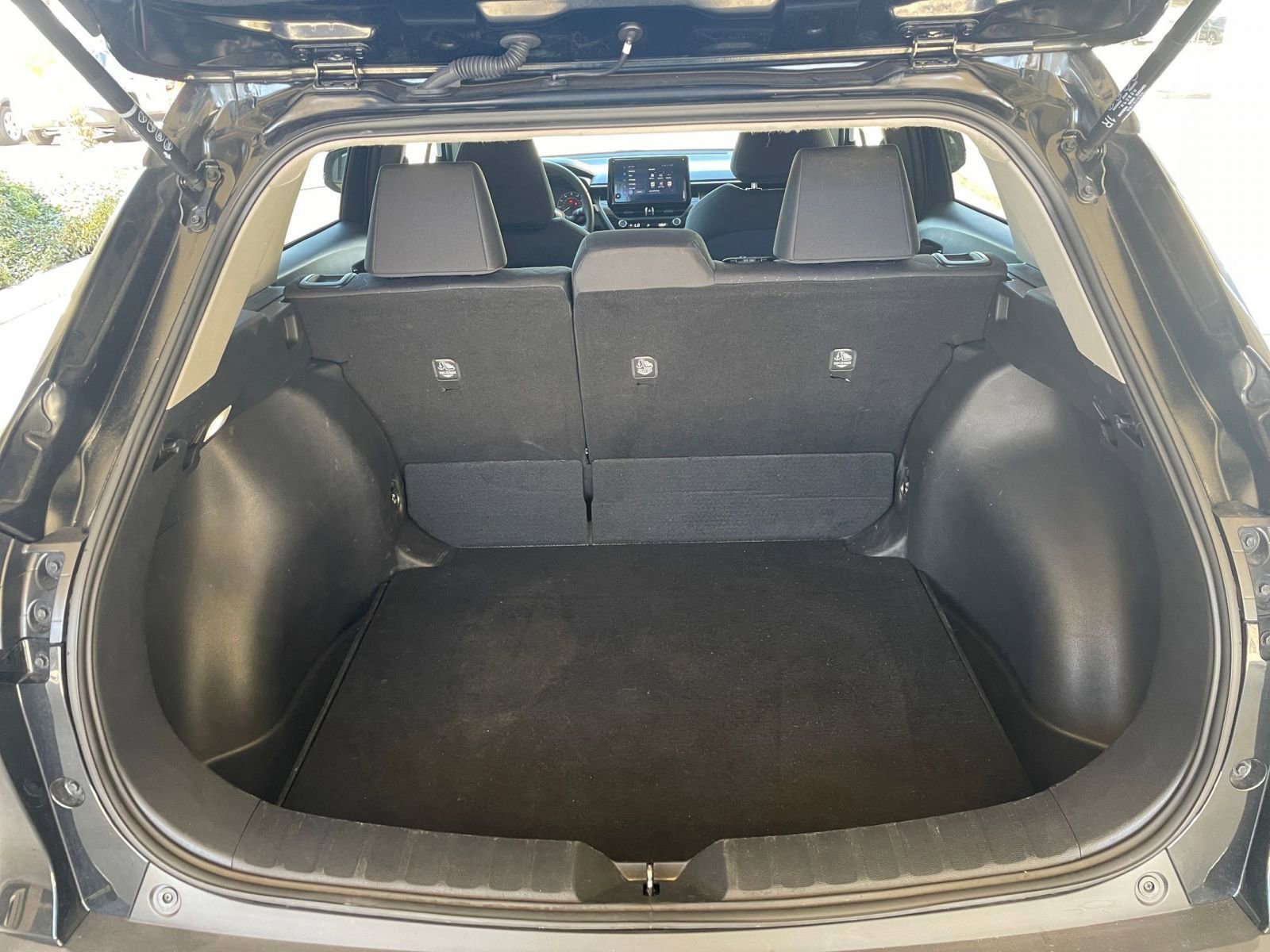 Used 2025 Toyota Corolla Cross LE FWD image 32