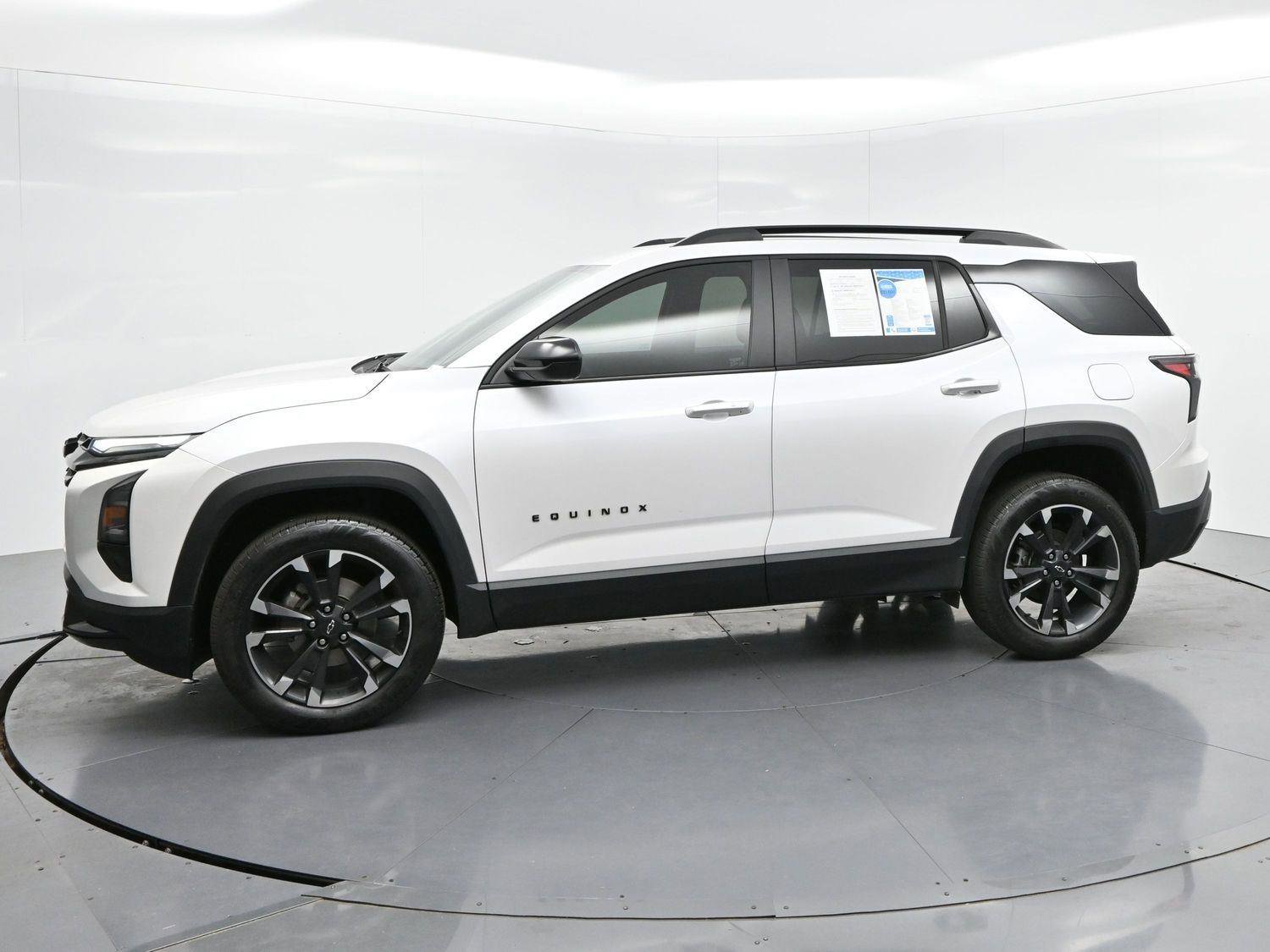 Used 2025 Chevrolet Equinox RS FWD image 3