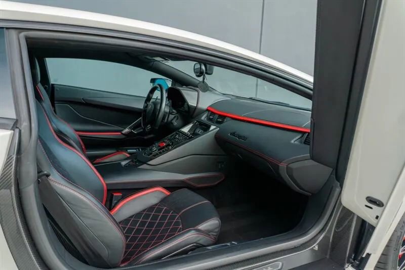 Used 2017 Lamborghini Aventador S image 17