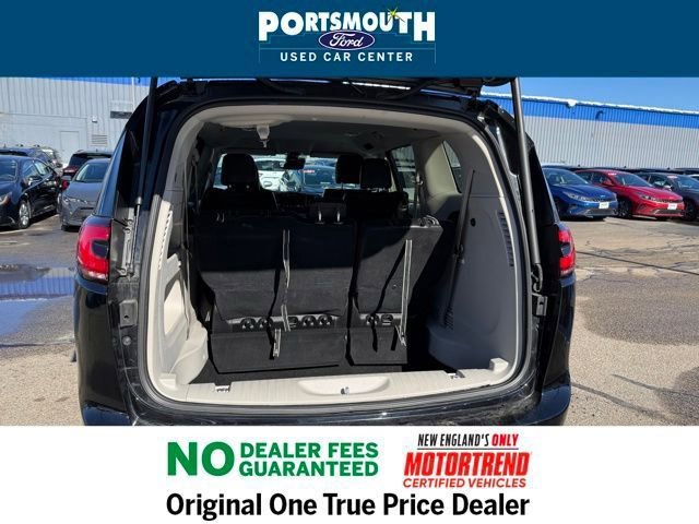 Used 2024 Chrysler Pacifica Touring-L image 12