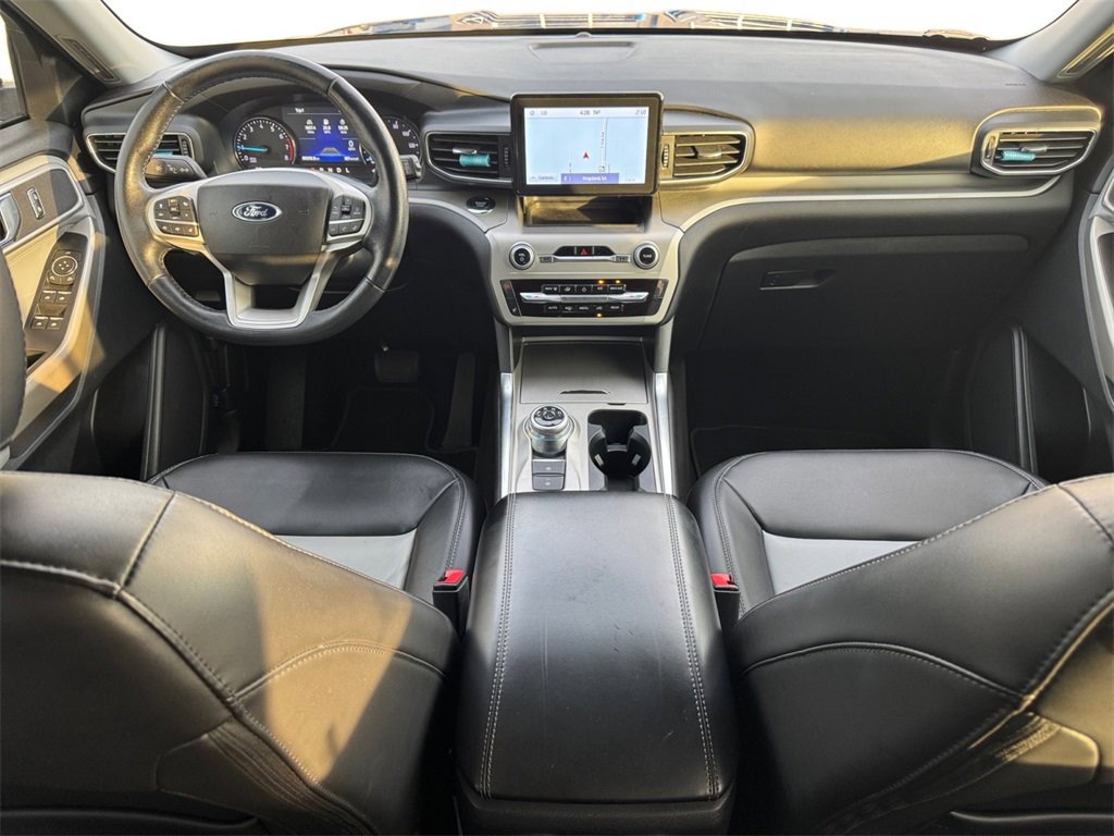 Used 2022 Ford Explorer XLT w/ Equipment Group 202A image 10