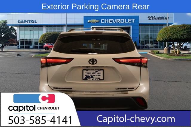 Used 2022 Toyota Highlander Limited AWD/4WD image 3