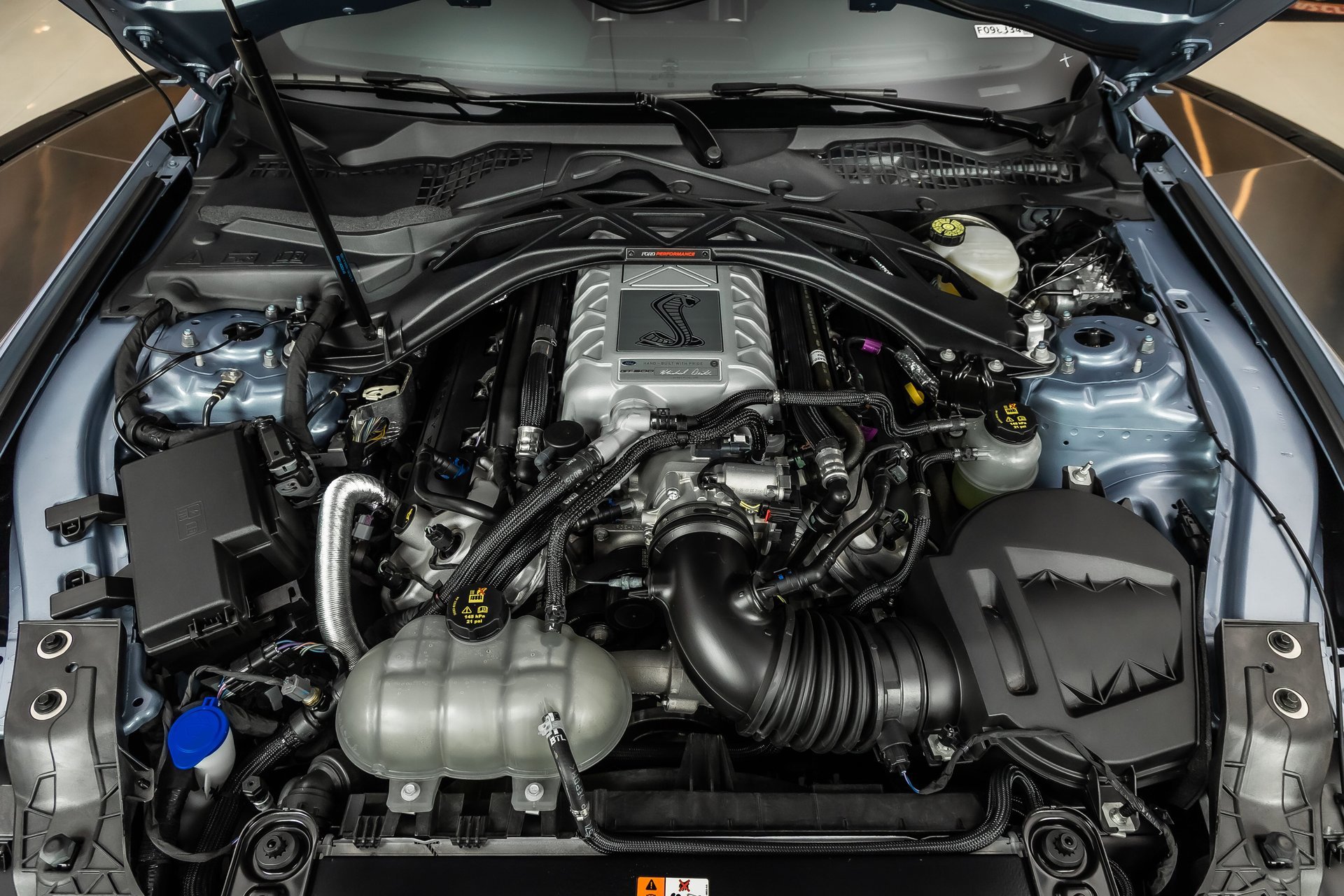 Used 2022 Ford Mustang Shelby GT500 w/ Carbon Fiber Track Pack RWD image 3