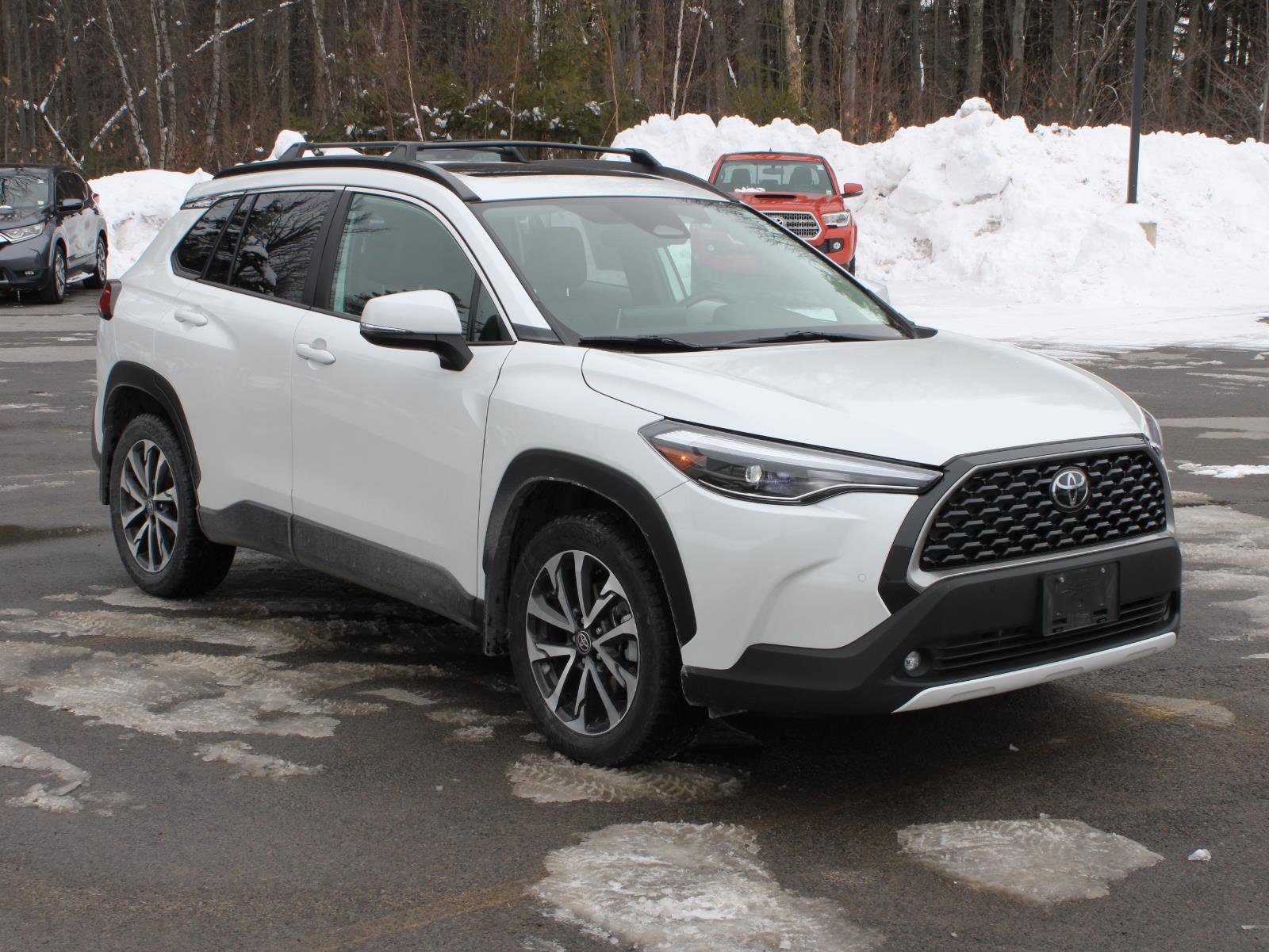 Used 2023 Toyota Corolla Cross XLE w/ Convenience Package image 3