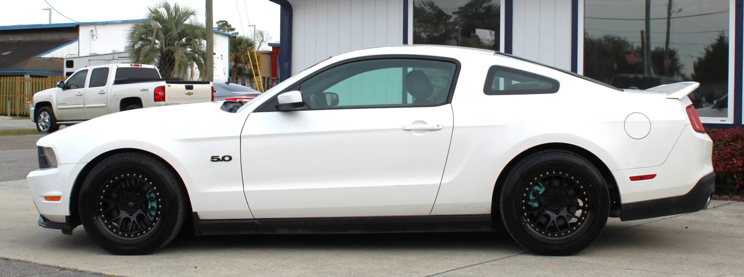 Used 2012 Ford Mustang GT Premium w/ Comfort Pkg image 2
