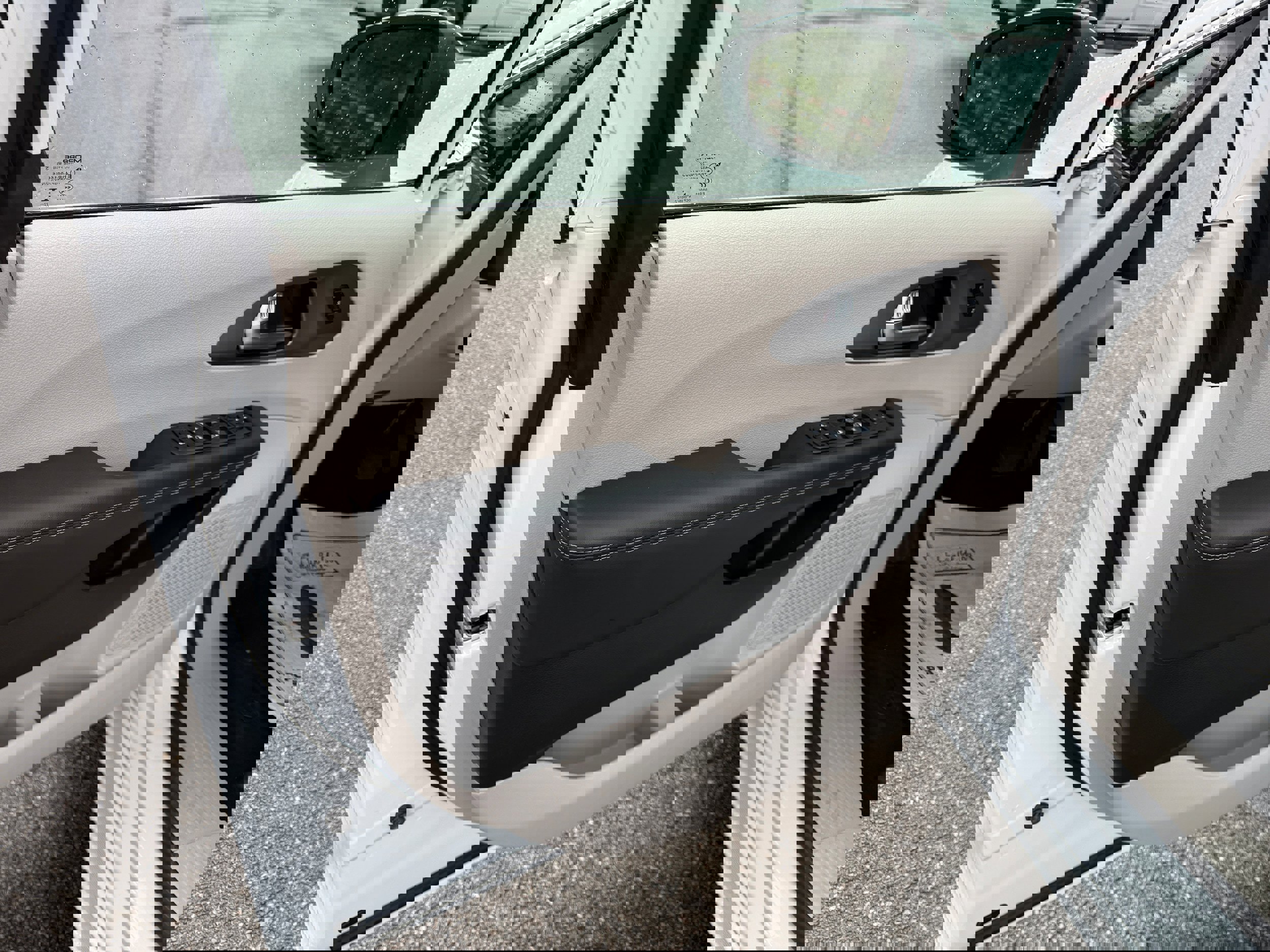 Used 2023 Chrysler Pacifica Touring-L image 17