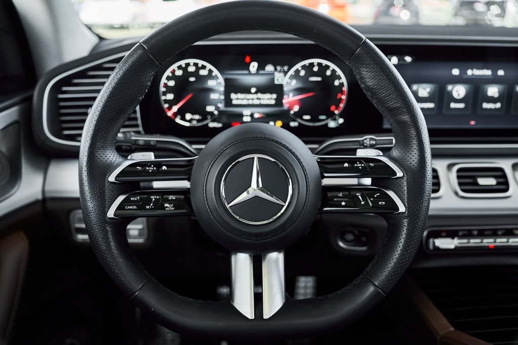 Used 2025 Mercedes-Benz GLS 450 4MATIC image 25